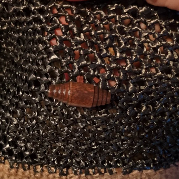 Handmade Crochet Tan Twine Black Pearlescent Curling Ribbon Leather Tote - Picture 14 of 15